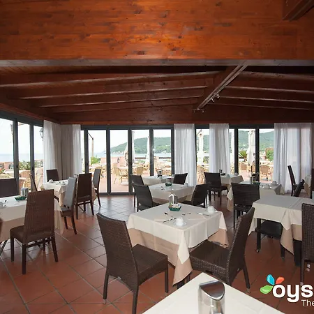 Del Golfo מלון פרוצ'ו